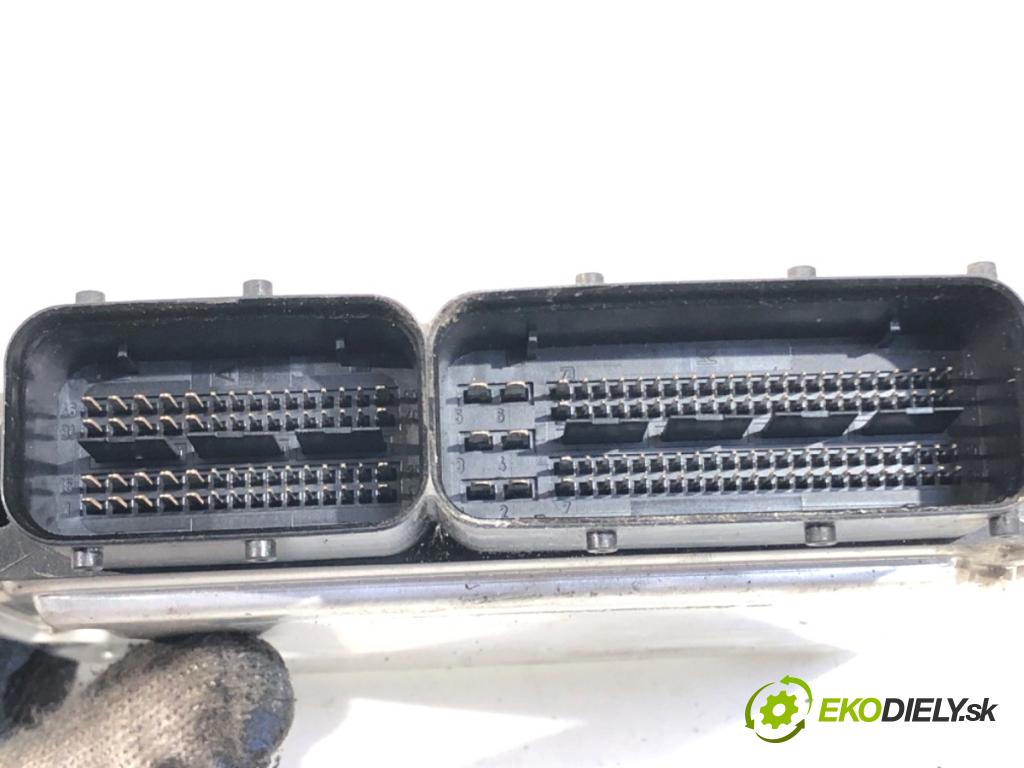 AUDI A3 8P liftback 2003 110 kW 2.0 FSI 1984 riadiaca jednotka Motor 06F906056S (Riadiaca jednotka)