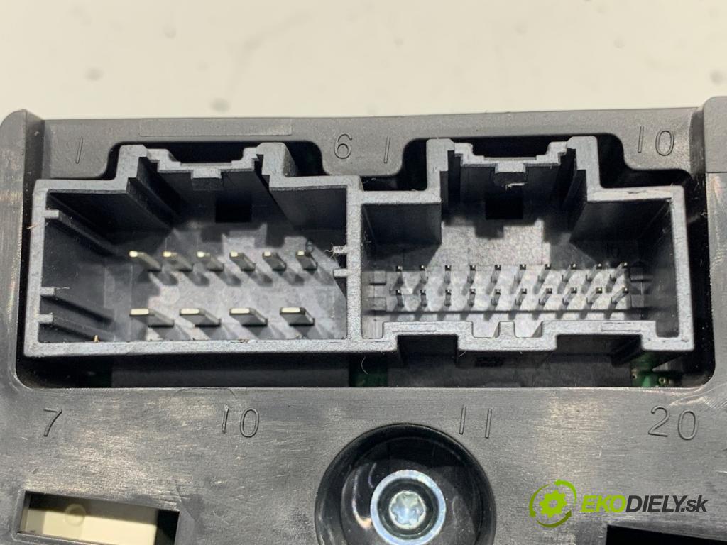 DODGE CALIBER liftback 2010 115 kW 2.0 1998 Prístrojovka 04840659AA (Prístrojová doska)