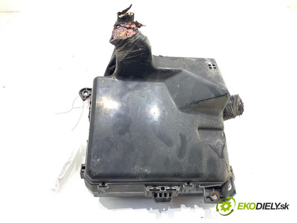 MITSUBISHI LANCER VIII sedan 2011 110 kW 1.8 DI-D (CY9A) 1798 skříňka poistková  (Pojistková skříňka)