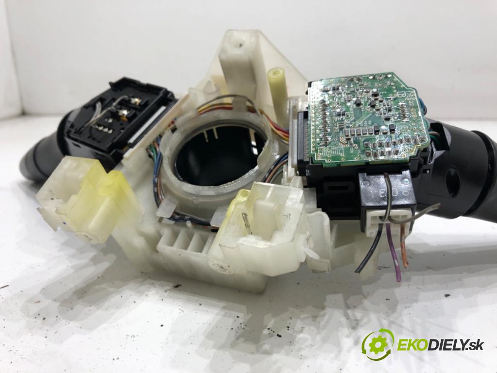 MITSUBISHI LANCER VIII sedan 2011 110 kW 1.8 DI-D (CY9A) 1798 Prepínač kombinovaný 8600A197 (Prepínacie páčky pod volantom)