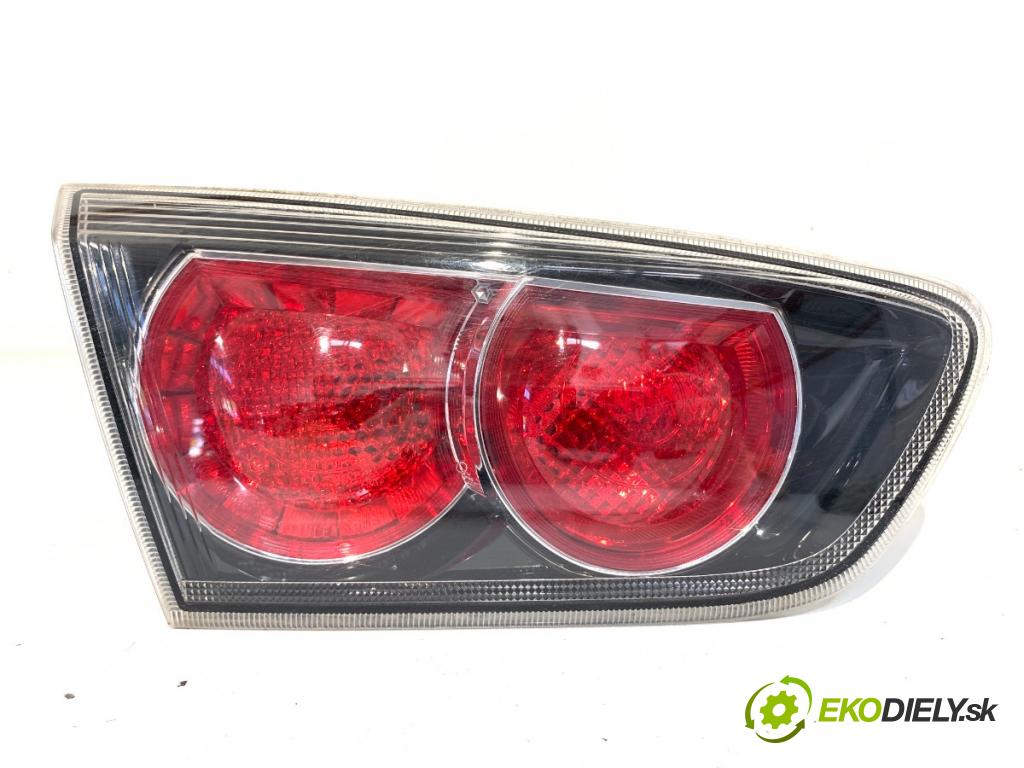 MITSUBISHI LANCER VIII sedan 2011 110 kW 1.8 DI-D (CY9A) 1798 světlo zadní část levá strana vnitřní  (Klika dveří ostatní)