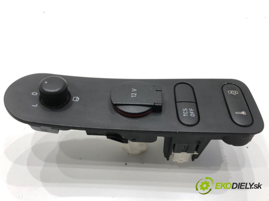 SEAT ALTEA nadwozie wielkoprzestrzenne (MPV) 2005 77 kW 1.9 TDI 1896 Prepínač nastavenia spätných zrkadiel 5P0959565 (Prepínacie páčky pod volantom)