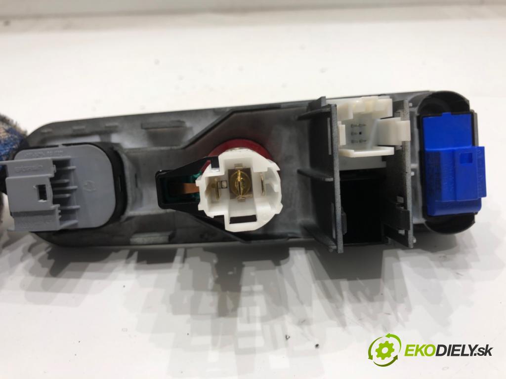 SEAT ALTEA nadwozie wielkoprzestrzenne (MPV) 2005 77 kW 1.9 TDI 1896 Prepínač nastavenia spätných zrkadiel 5P0959565 (Prepínacie páčky pod volantom)