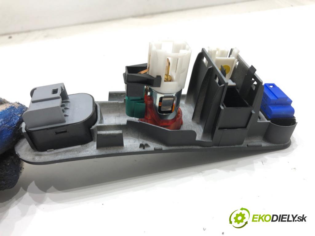 SEAT ALTEA nadwozie wielkoprzestrzenne (MPV) 2005 77 kW 1.9 TDI 1896 Prepínač nastavenia spätných zrkadiel 5P0959565 (Prepínacie páčky pod volantom)