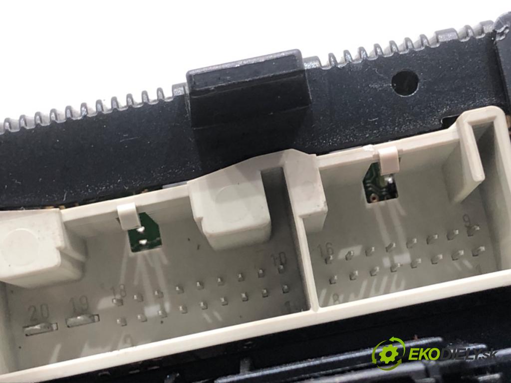 SEAT ALTEA nadwozie wielkoprzestrzenne (MPV) 2005 77 kW 1.9 TDI 1896 Panel ovládania kúrenia  (Prepínacie páčky pod volantom)