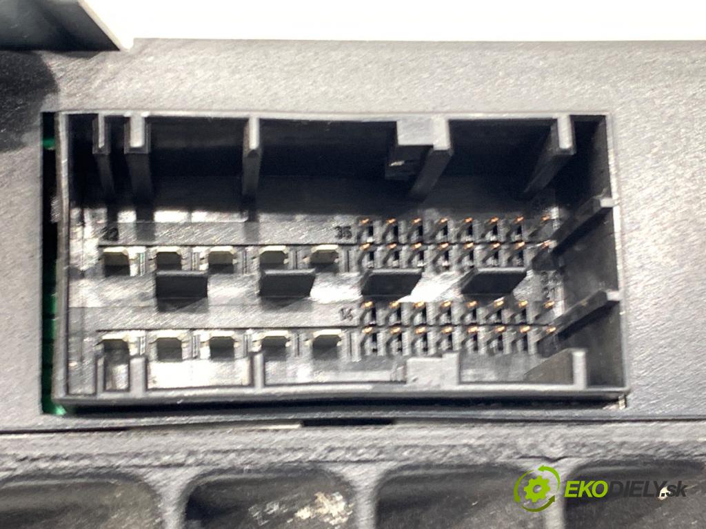 BMW E83 SUV 2004 110 kW 2.0 d 1995 Zosilňovač 6990098 (Zosilňovač)