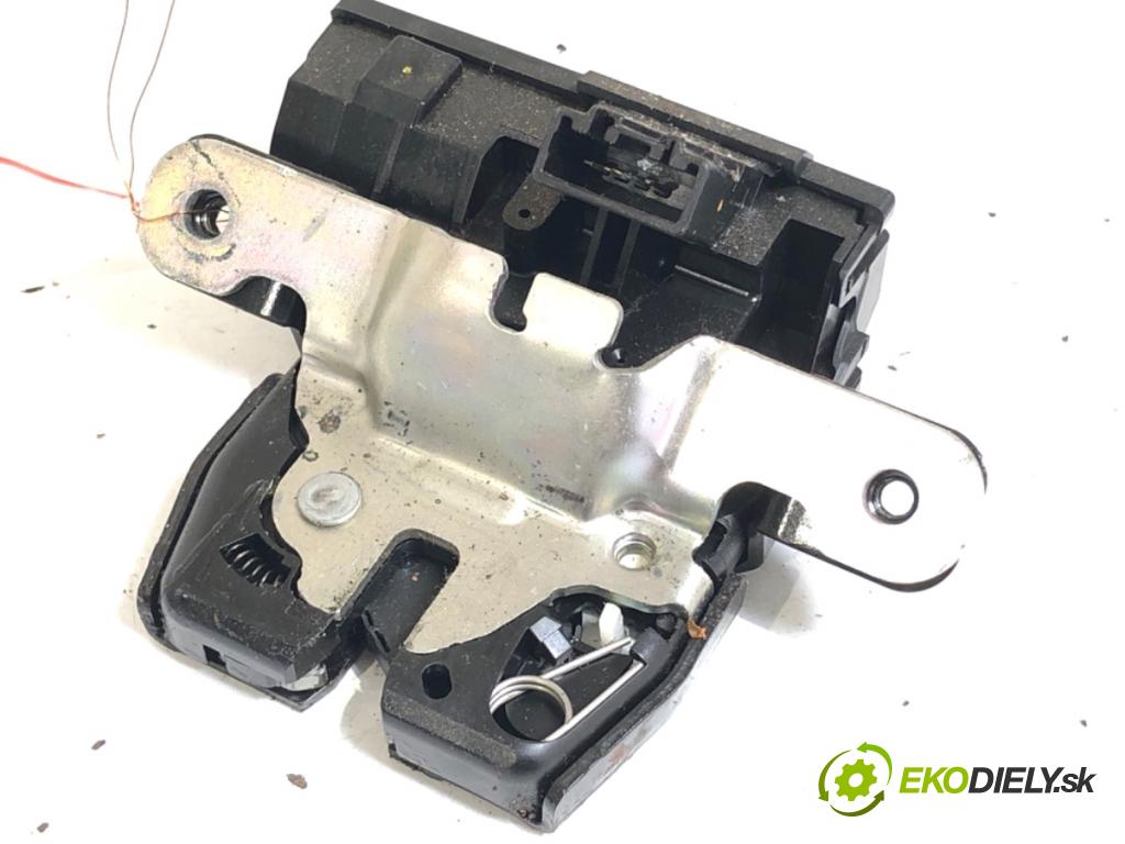FORD FIESTA MK7 liftback 2009 71 kW 1.4 1388 zámok dveří zadní část 8A61-A442A66-AD
