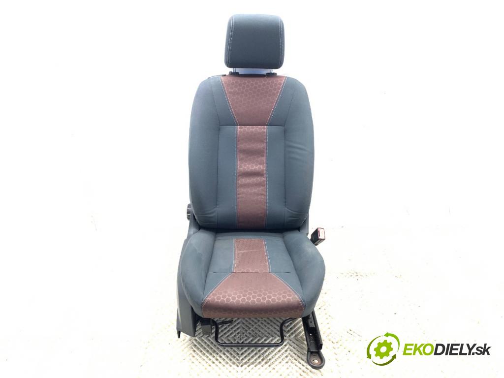 FORD FIESTA MK7 liftback 2009 71 kW 1.4 1388 Sedadlo pravy predný 