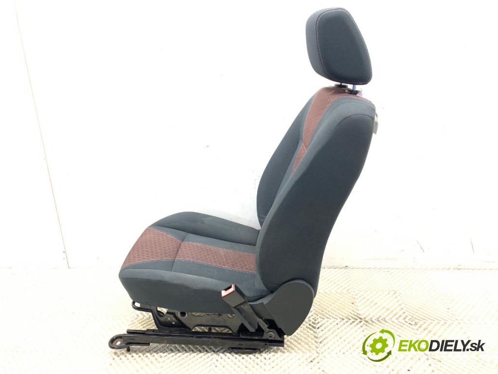 FORD FIESTA MK7 liftback 2009 71 kW 1.4 1388 Sedadlo pravy predný