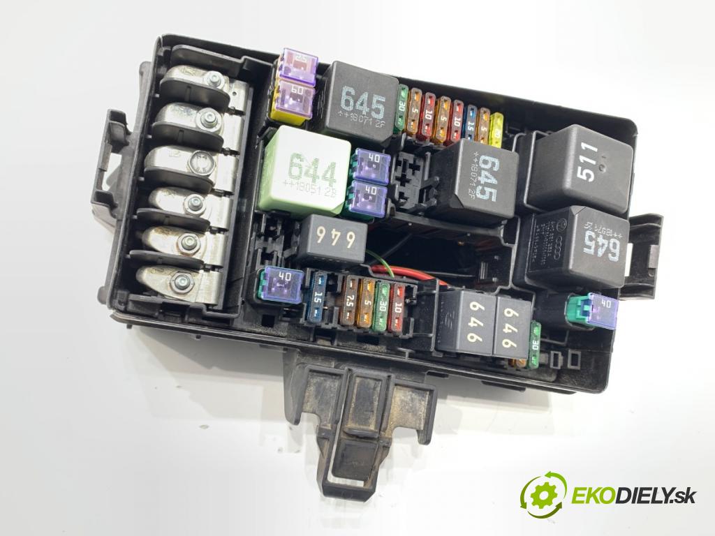 VW GOLF VII Kombi 2018 85 kW 1.6 TDI 1598 skříňka poistková  (Pojistková skříňka)