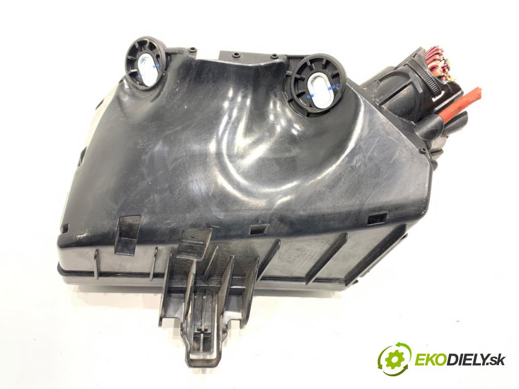 VW GOLF VII Kombi 2018 85 kW 1.6 TDI 1598 skříňka poistková  (Pojistková skříňka)