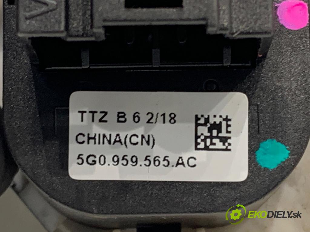 VW GOLF VII Kombi 2018 85 kW 1.6 TDI 1598 Prepínač nastavenia spätných zrkadiel 5G0959565AC (Prepínacie páčky pod volantom)