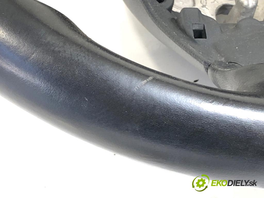 VW GOLF VII Kombi 2018 85 kW 1.6 TDI 1598 Volant  (Volant)