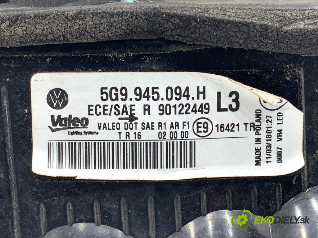 VW GOLF VII Kombi 2018 85 kW 1.6 TDI 1598 světlo zadní část pravá vnitřní 5G9945094H (Klika dveří ostatní)