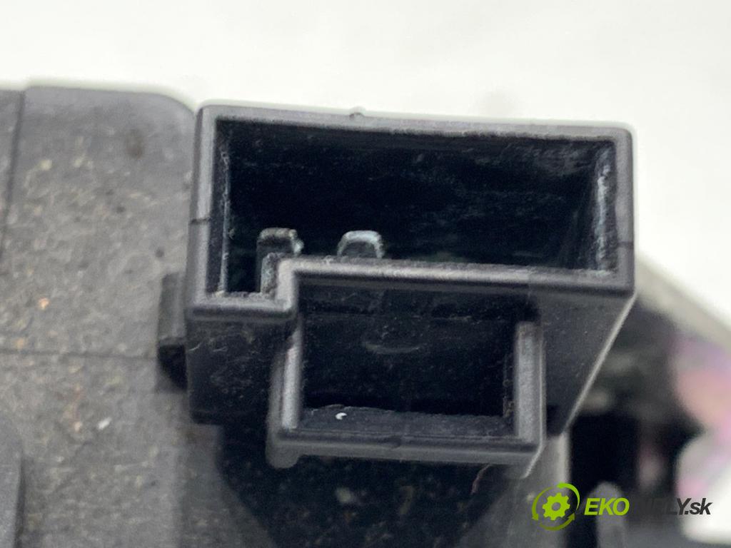 OPEL ASTRA H liftback 2006 77 kW 1.6 (L48) 1598 zámok dverí zad