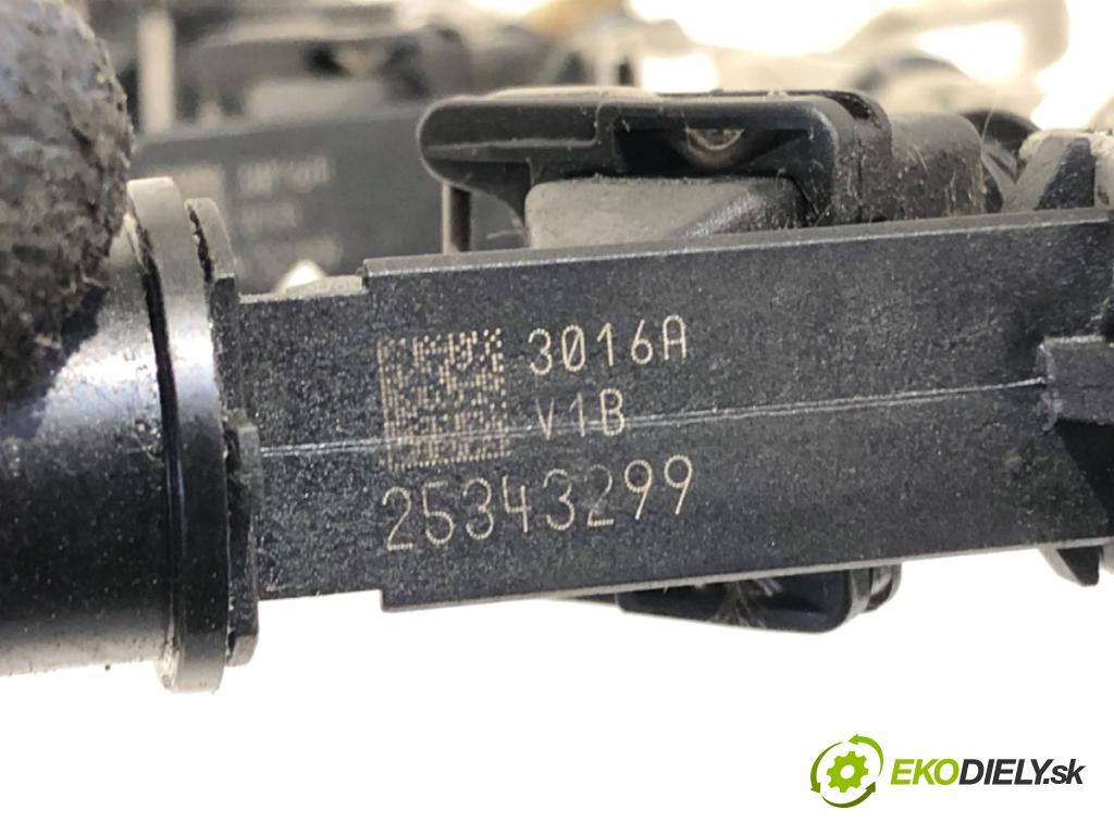 OPEL ASTRA H liftback 2006 77 kW 1.6 (L48) 1598 Lišta vstrekovacia 25343299 (Vstrekovacia lišta)