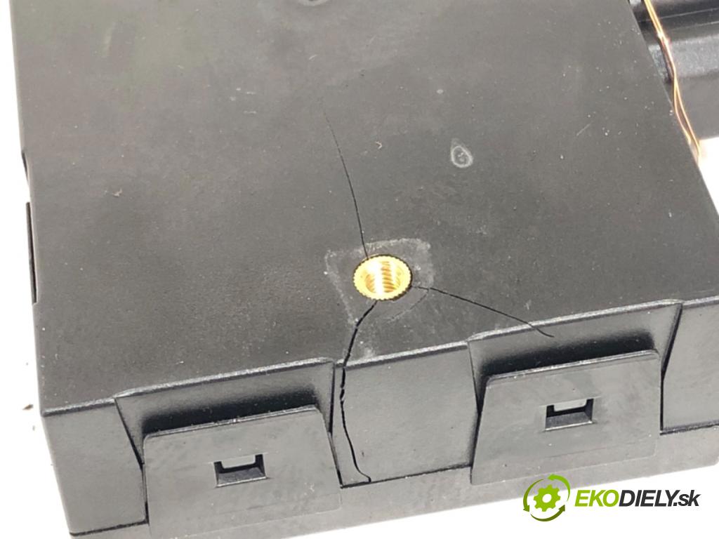 SEAT LEON I liftback 2004 81 kW 1.9 TDI 1896 modul komfortu 1C0959799F (Komfortní modul)