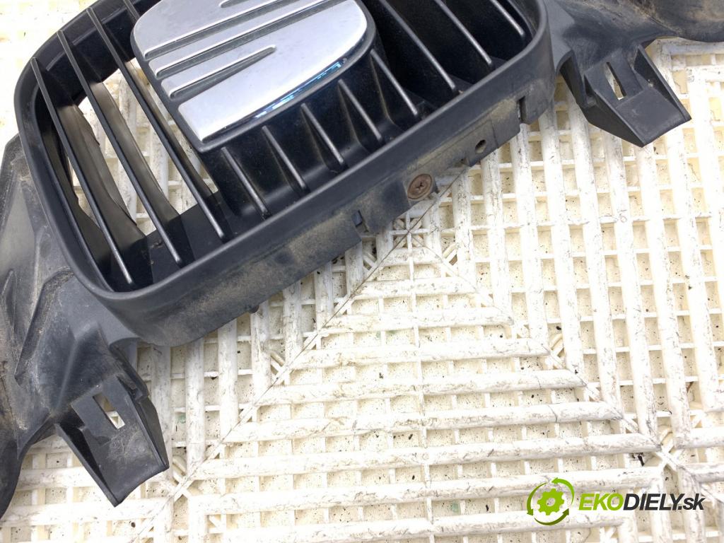 SEAT LEON I liftback 2004 81 kW 1.9 TDI 1896 mřížka maska 1M0853651F (Přední mřížka (maska chladiče))