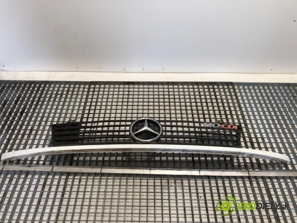 MERCEDES-BENZ W638 Autobus 2003 75 kW 110 CDI 2.2 (638.194) 2148 Mriežka maska A6388880415 (Mriežka predná (maska chladiča))