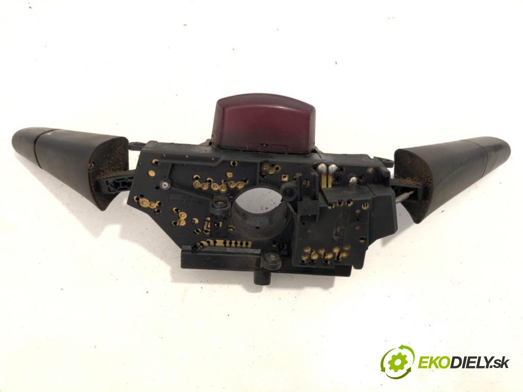 MERCEDES-BENZ W638 Autobus 2003 75 kW 110 CDI 2.2 (638.194) 2148 Prepínač kombinovaný 0015404945 (Prepínacie páčky pod volantom)