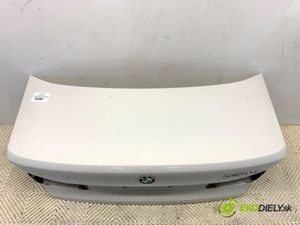 BMW G30 sedan 2019 135 kW 530 e Plug-in-Hybrid 1998 kapota zadní část 300