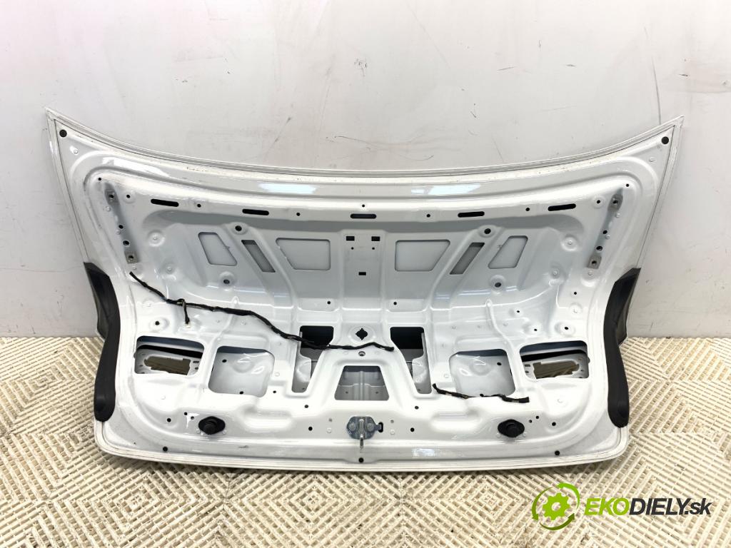 BMW G30 sedan 2019 135 kW 530 e Plug-in-Hybrid 1998 kapota zadní část 300