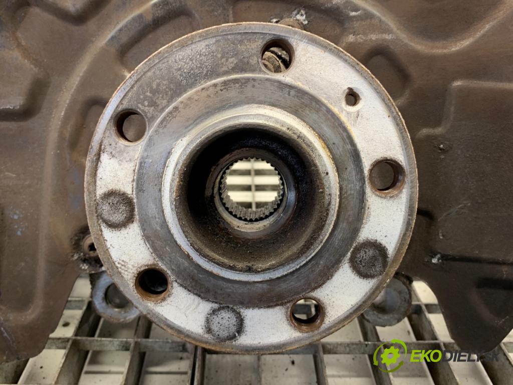 VW PASSAT B8 Kombi 2014 110 kW 2.0 TDI 1968 náboj ľavy predný