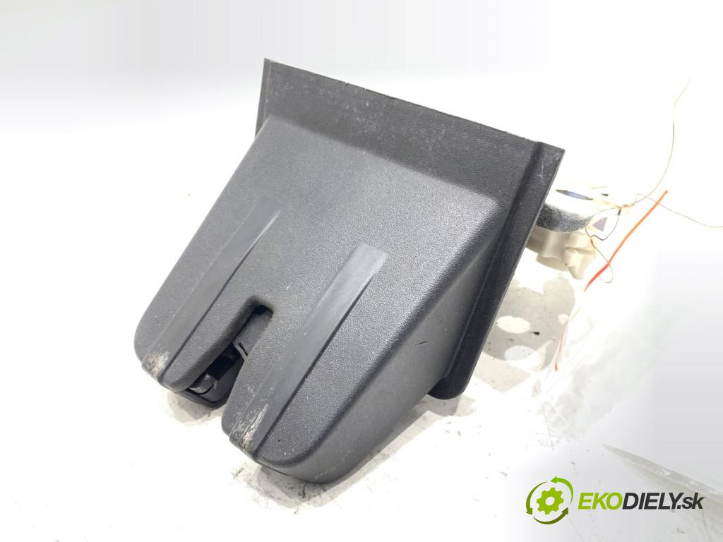 VW PASSAT B8 Kombi 2014 110 kW 2.0 TDI 1968 zámok dverí zad 3G0827505C