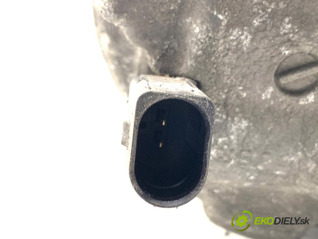 VW PASSAT B8 Kombi 2014 110 kW 2.0 TDI 1968 kompresor klimatizace 5Q0820803F (Kompresor klimatizace)
