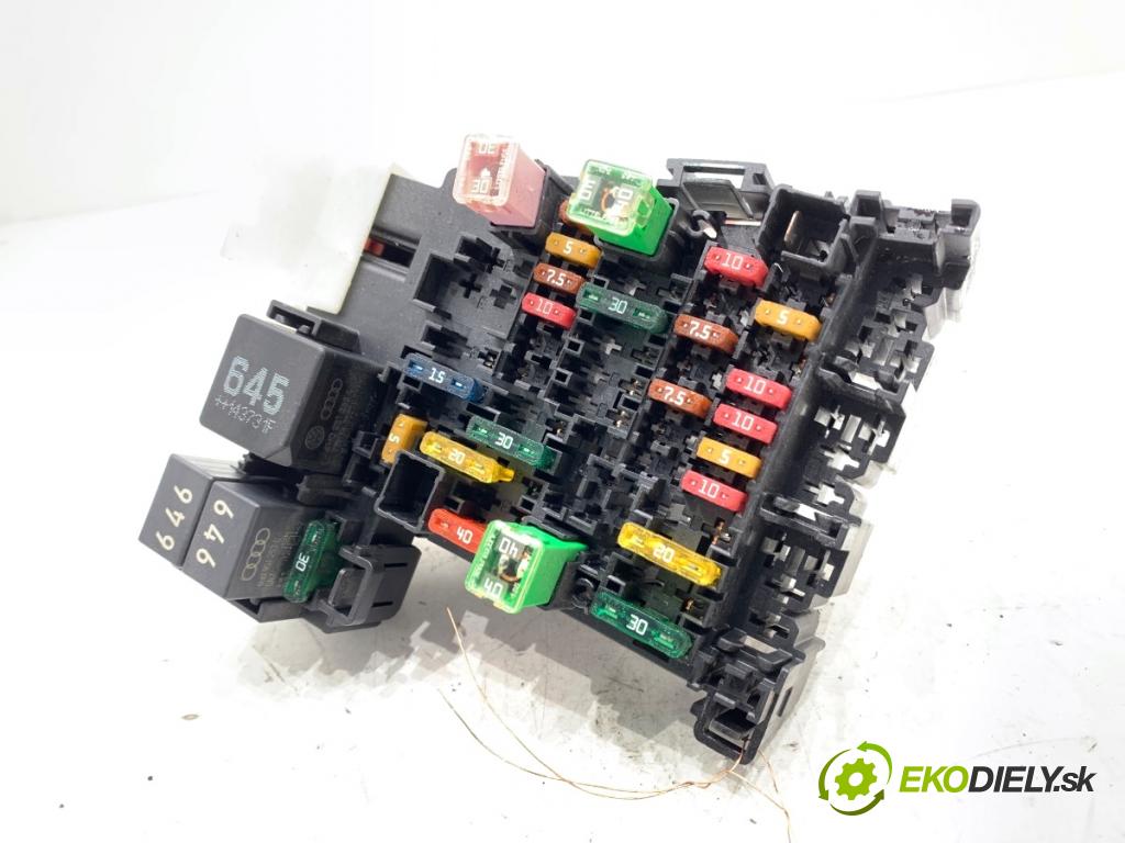 VW PASSAT B8 Kombi 2014 110 kW 2.0 TDI 1968 skříňka poistková  (Pojistková skříňka)