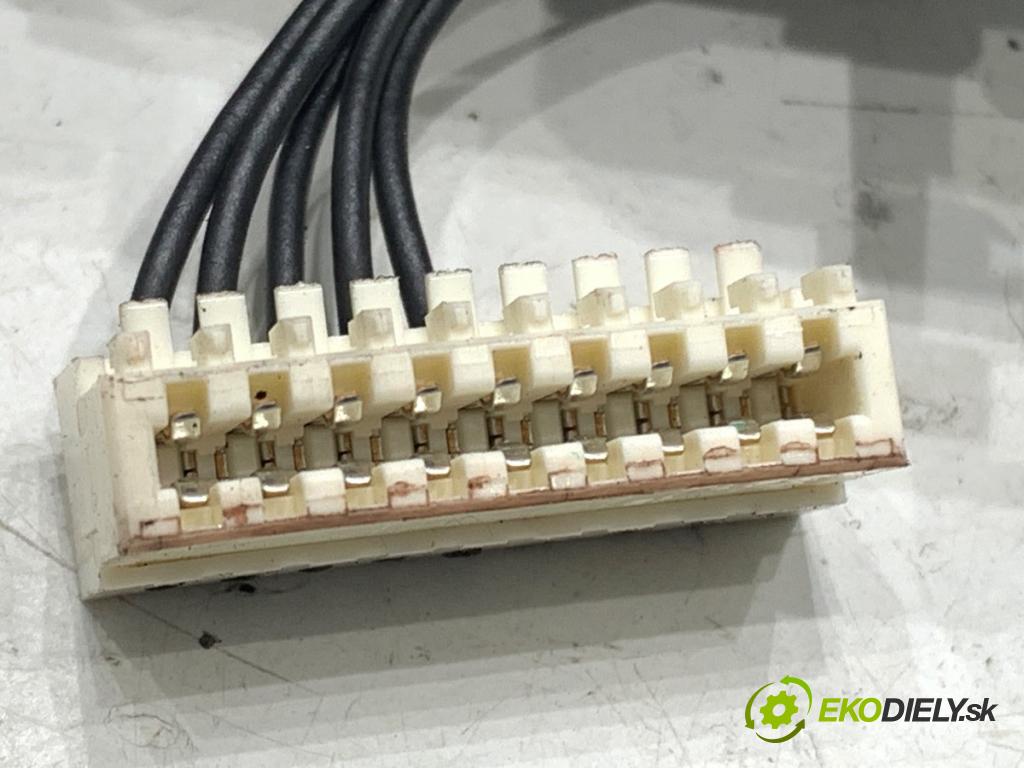 VW PASSAT B8 Kombi 2014 110 kW 2.0 TDI 1968 Prepínač kombinovaný 3Q0953521P (Prepínacie páčky pod volantom)