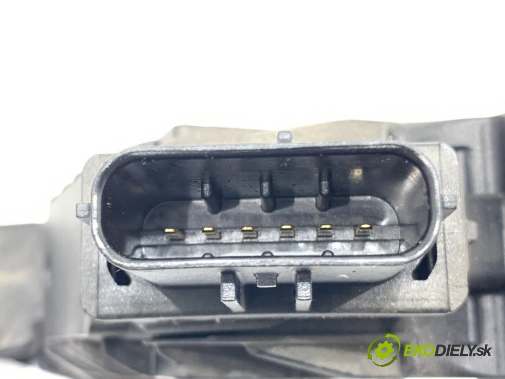 VW PASSAT B8 Kombi 2014 110 kW 2.0 TDI 1968 Potenciometer plynu 5Q1723503H (Potenciometer plynového pedálu)