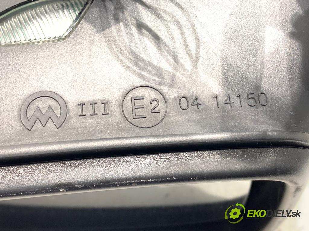 VW PASSAT B8 Kombi 2014 110 kW 2.0 TDI 1968 zpětné zrcátko pravý