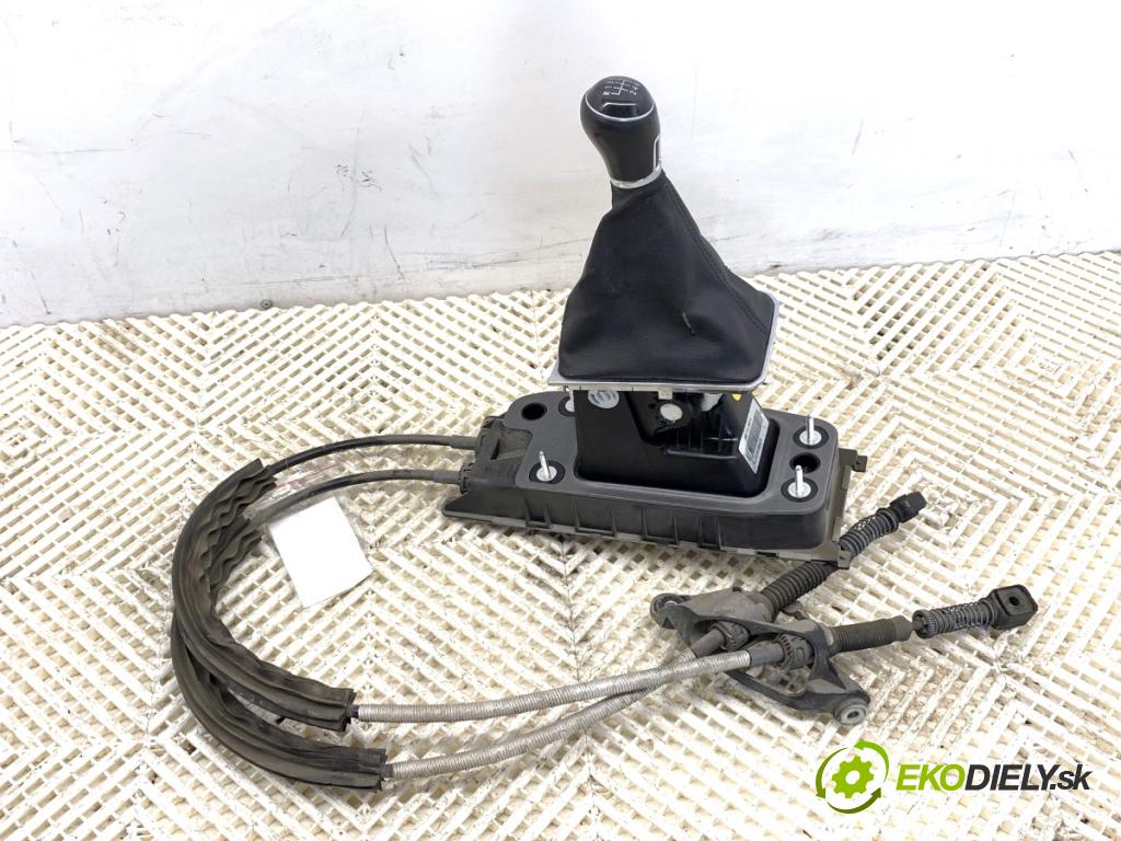 VW PASSAT B8 Kombi 2014 110 kW 2.0 TDI 1968 Kulisa 3Q0711061A (Rýchlostná páka (kulisa))