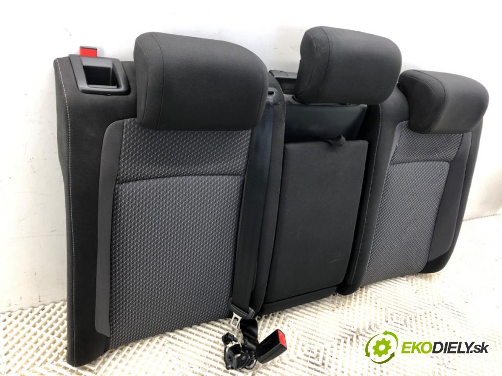 VW PASSAT B8 Kombi 2014 110 kW 2.0 TDI 1968 Sedadlo druhý rad