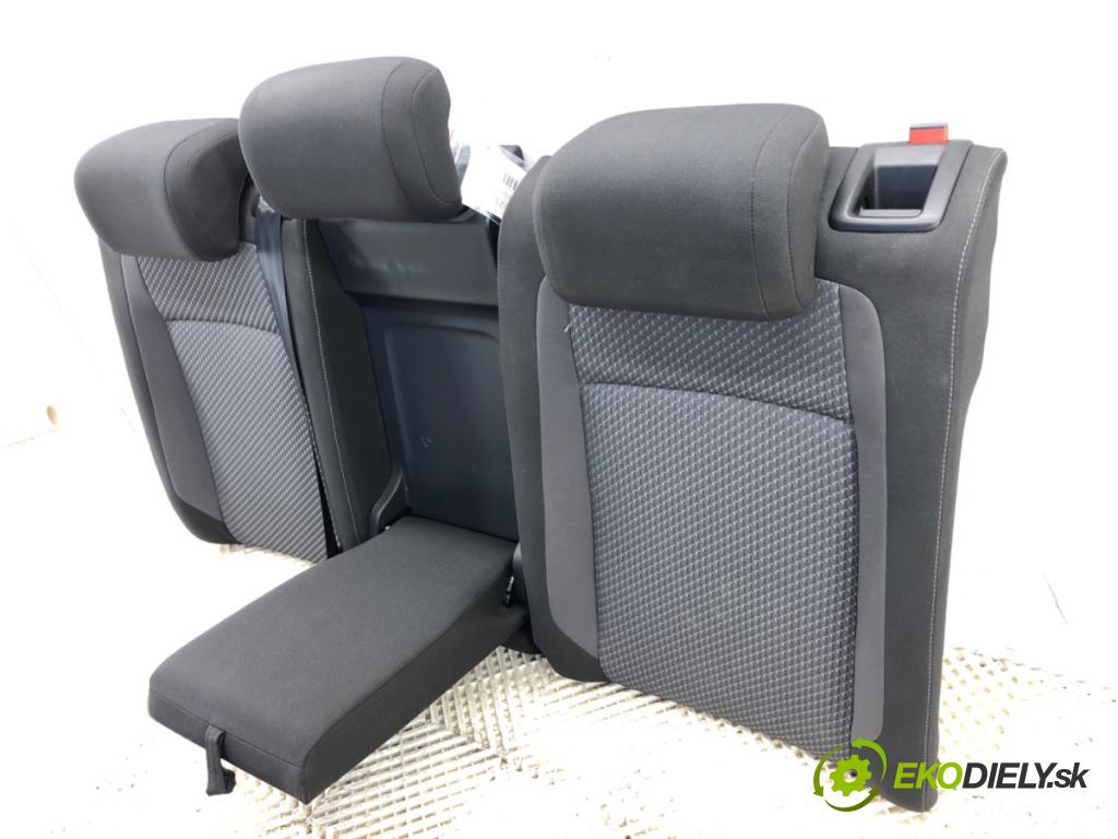 VW PASSAT B8 Kombi 2014 110 kW 2.0 TDI 1968 Sedadlo druhý rad