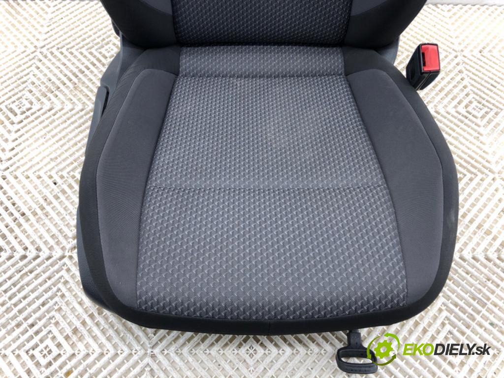 VW PASSAT B8 Kombi 2014 110 kW 2.0 TDI 1968 Sedadlo pravy predný