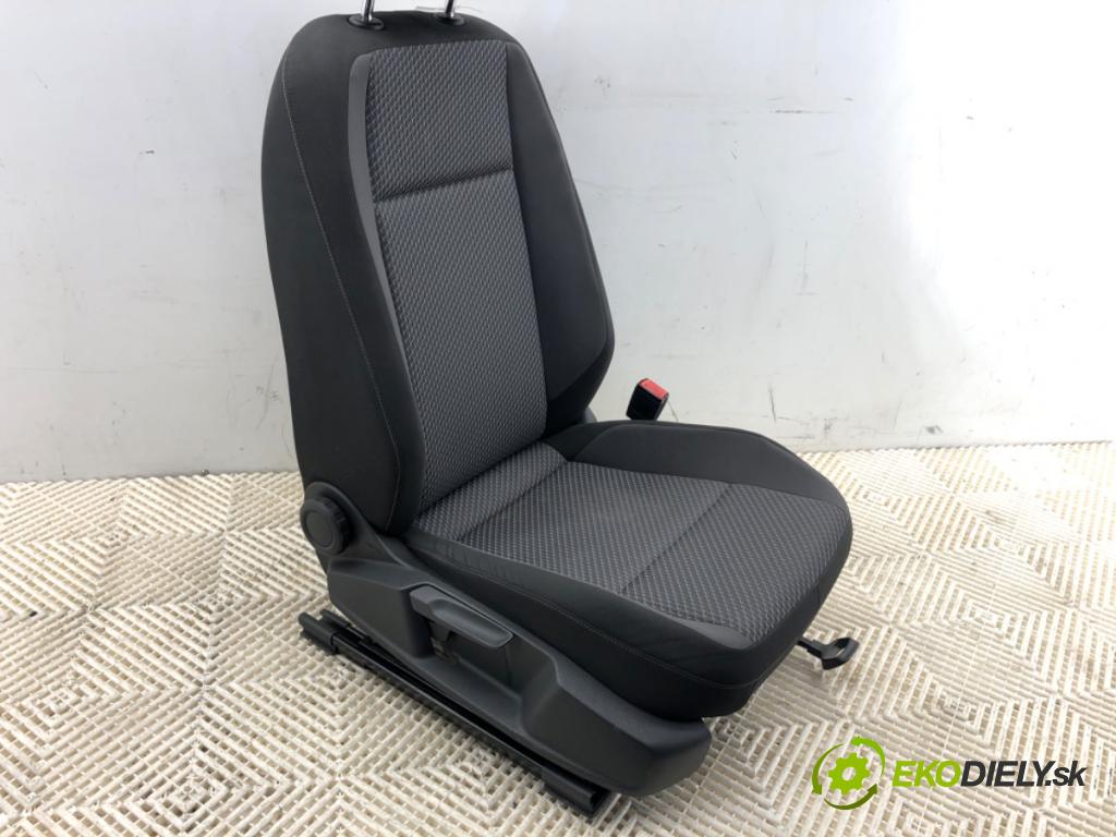 VW PASSAT B8 Kombi 2014 110 kW 2.0 TDI 1968 Sedadlo pravy predný