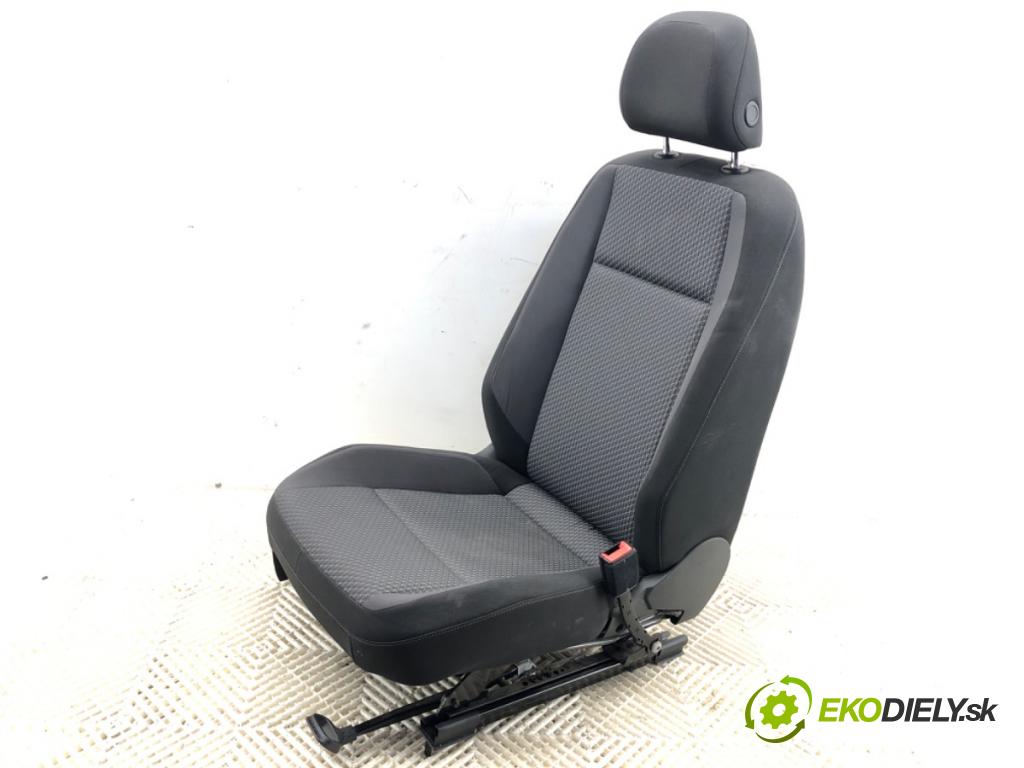 VW PASSAT B8 Kombi 2014 110 kW 2.0 TDI 1968 Sedadlo pravy predný