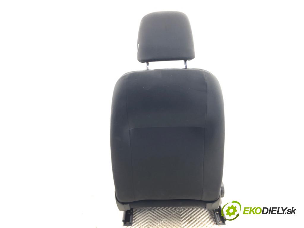 VW PASSAT B8 Kombi 2014 110 kW 2.0 TDI 1968 Sedadlo pravy predný