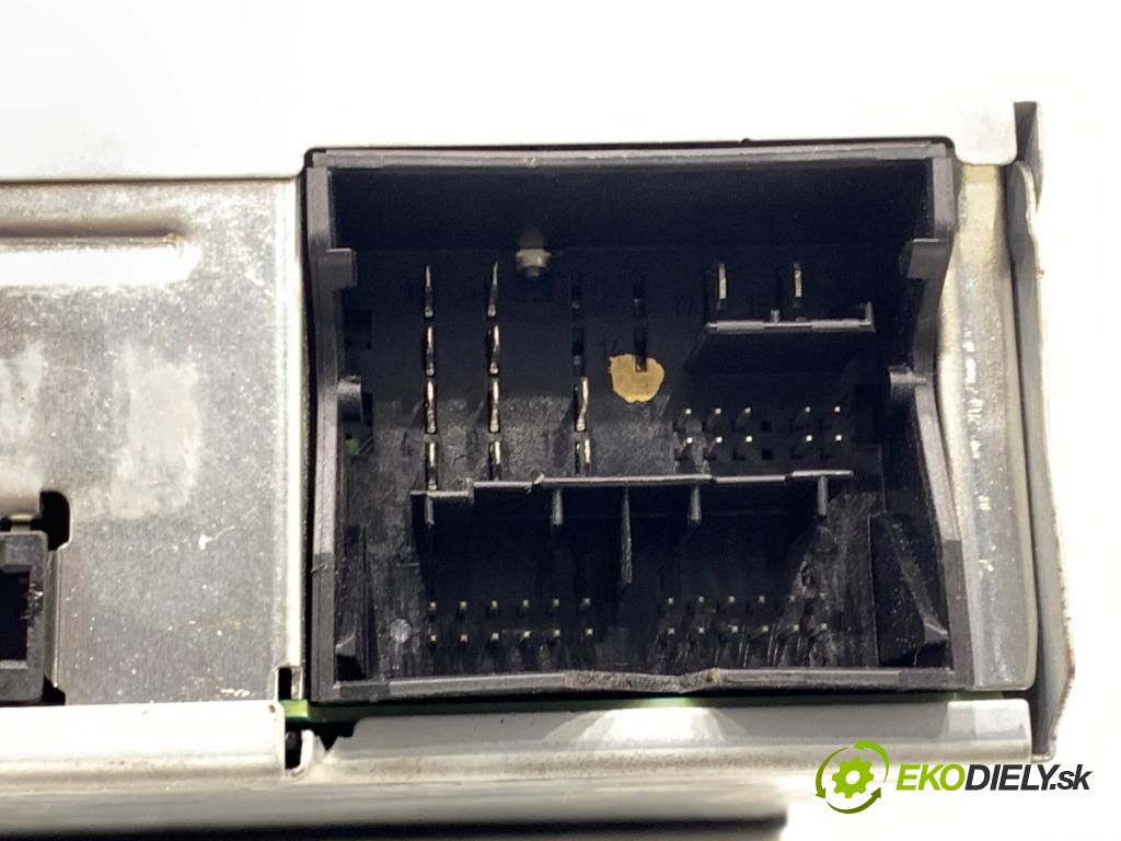 VW PASSAT B8 Kombi 2014 110 kW 2.0 TDI 1968 CZYTNIK navigace 3Q0035874B (Elektrosoučásti ostatní)