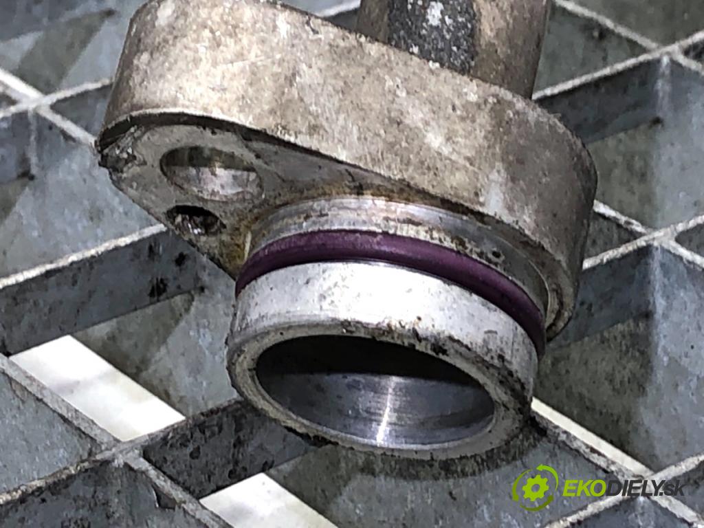 VW PASSAT B8 Kombi 2014 110 kW 2.0 TDI 1968 rúrka klimatizácie 5Q0820743M (Rúrka klimatizácie)