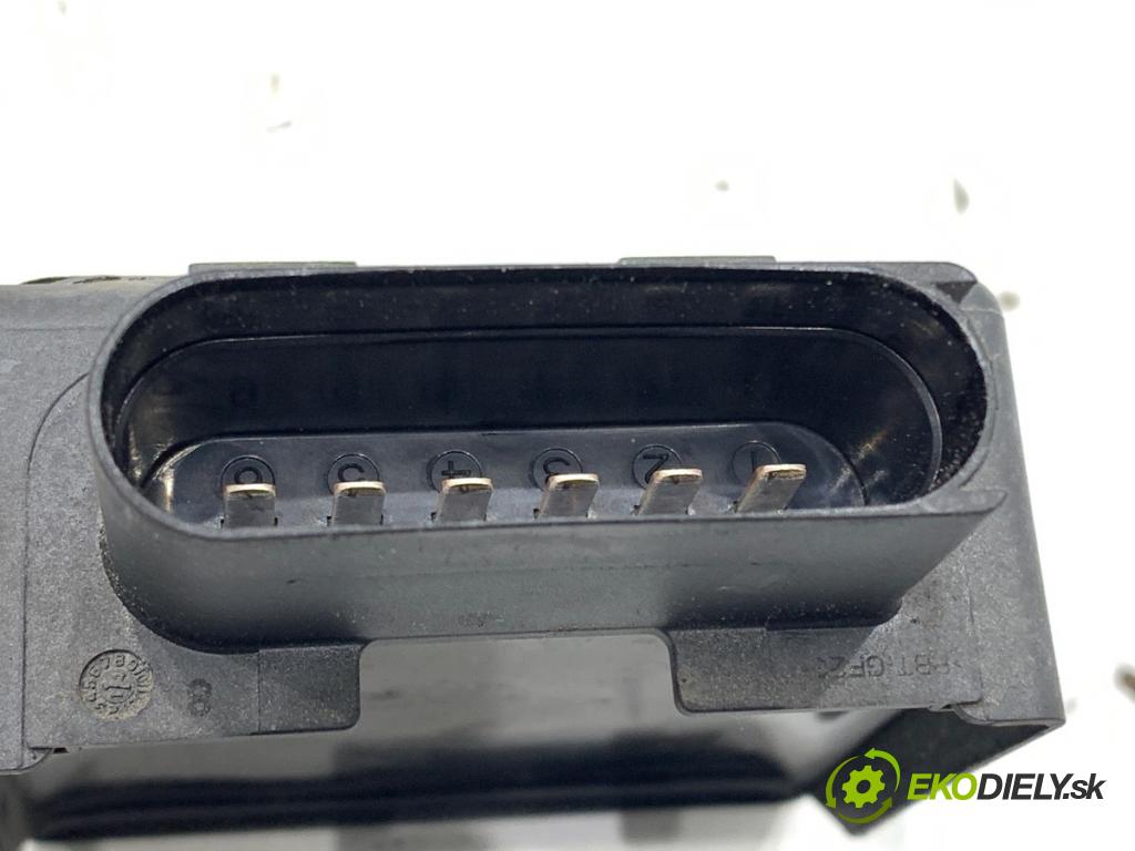 VW PASSAT B8 Kombi 2014 110 kW 2.0 TDI 1968 modul pumpy paliva 5Q0906121F
