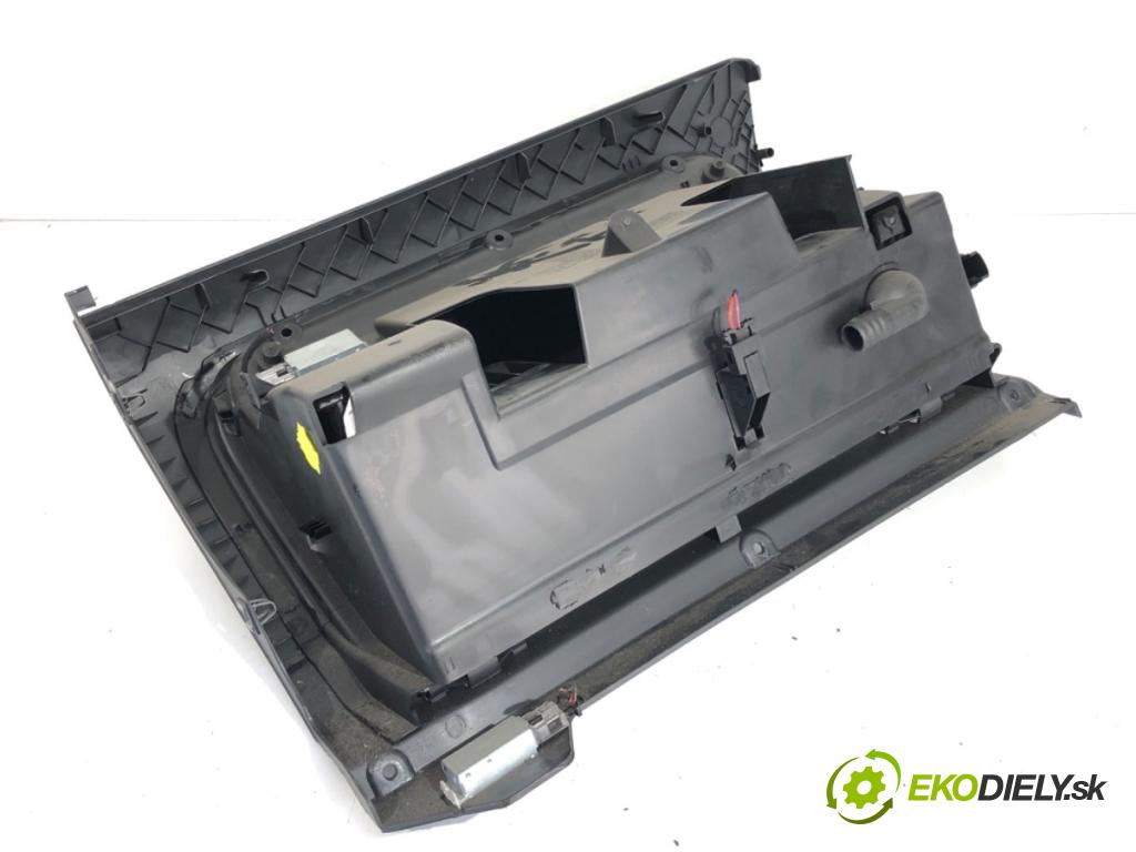 VW GOLF V liftback 2008 59 kW 1.4 16V 1390 Priehradka, kastlík spolujazdca 1K1857290 (Priehradka (kastlík))