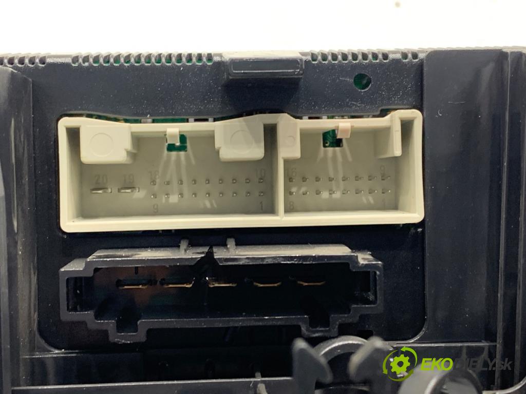 VW GOLF V liftback 2008 59 kW 1.4 16V 1390 Panel ovládania kúrenia  (Prepínacie páčky pod volantom)