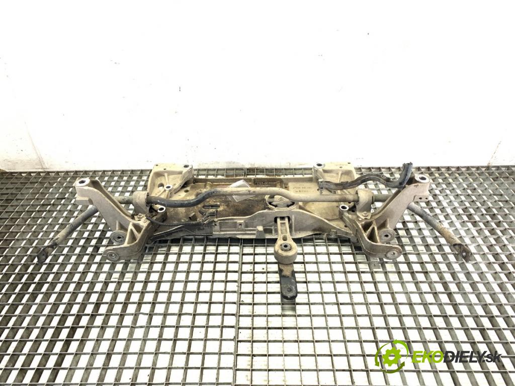 VW GOLF V liftback 2008 59 kW 1.4 16V 1390 výztuha pod motor  (Přední výztuha)