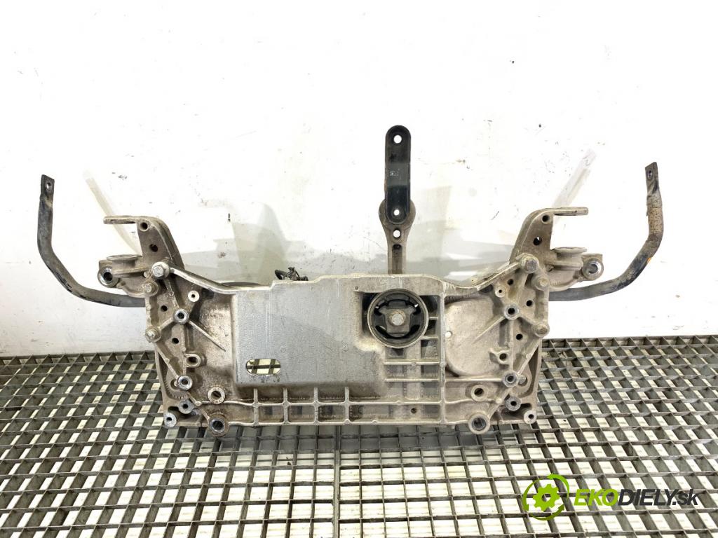 VW GOLF V liftback 2008 59 kW 1.4 16V 1390 výztuha pod motor  (Přední výztuha)