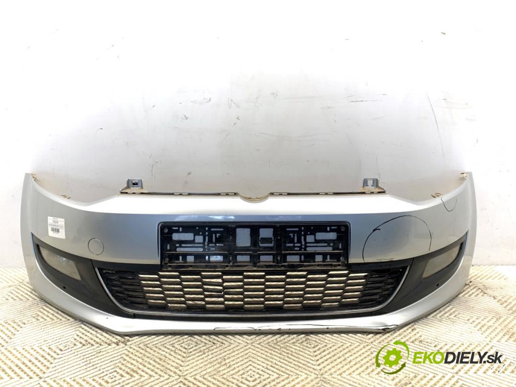VW POLO V liftback 2013 63 kW 1.4 (6R1) 1390 nárazník přední část  (Klika dveří ostatní)