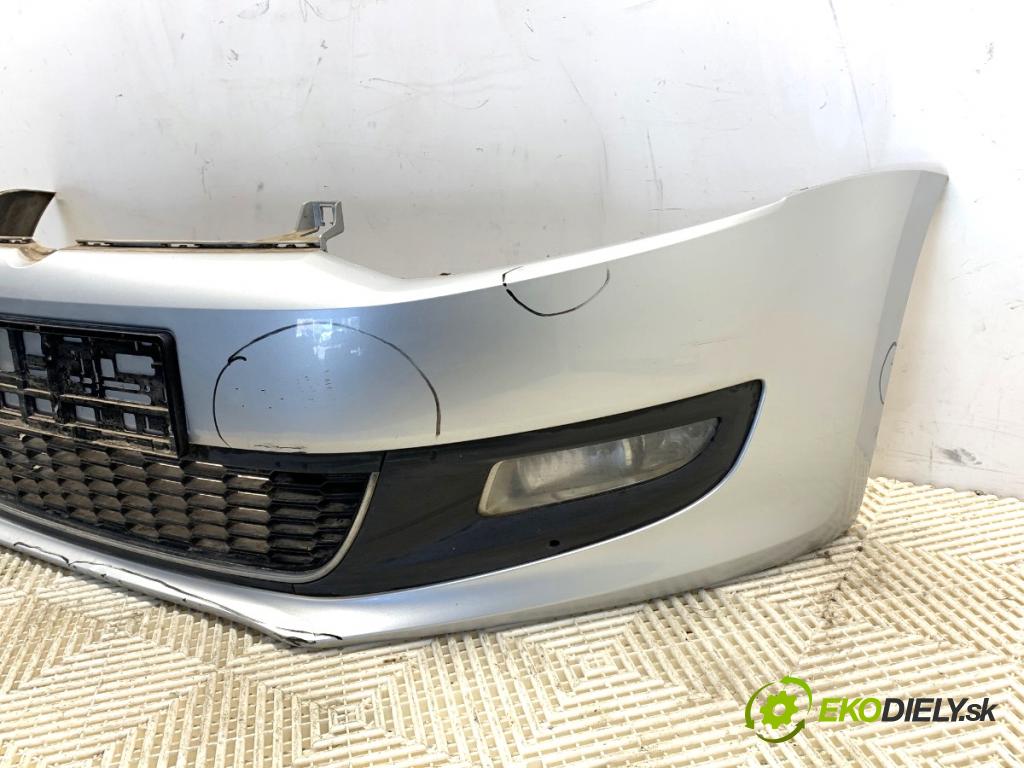 VW POLO V liftback 2013 63 kW 1.4 (6R1) 1390 nárazník přední část  (Klika dveří ostatní)