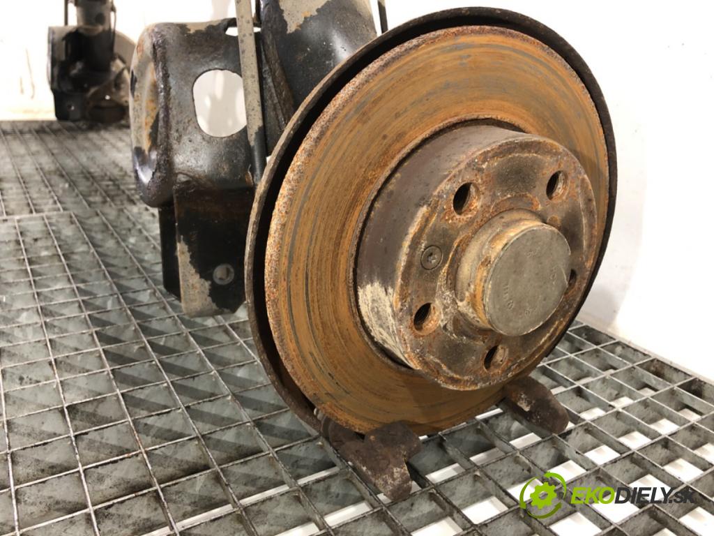 VW POLO V liftback 2013 63 kW 1.4 (6R1) 1390 výztuha zadní část